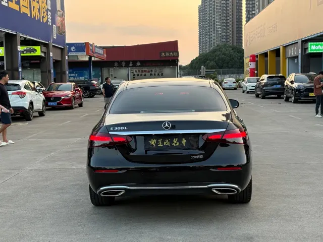 Mercedes-Benz E-Class — Фото автомобиля 19