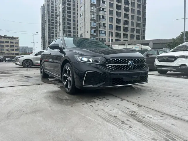 Volkswagen Passat — Фото автомобиля 3