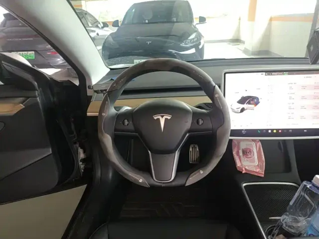Tesla Model 3 — Фото автомобиля 6