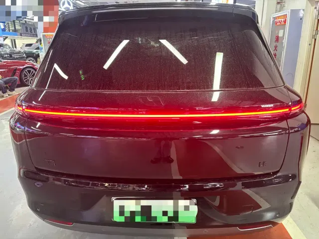 Li Auto L8 — Фото автомобиля 14