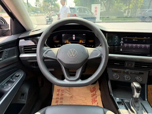 Volkswagen Passat — Фото автомобиля 14
