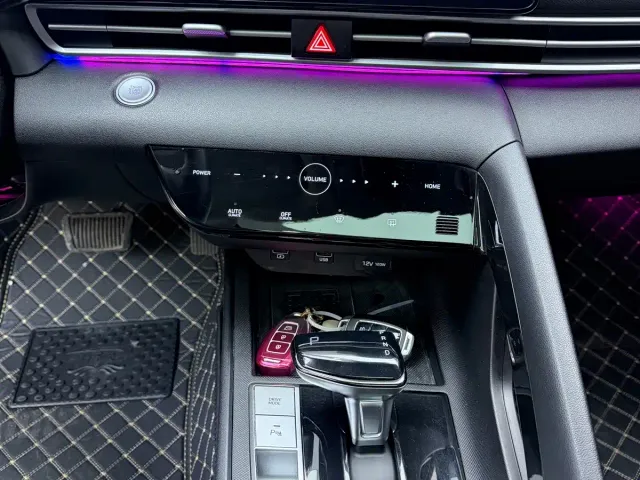 Hyundai Elantra — Фото автомобиля 12