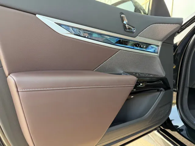 BMW i7 — Фото автомобиля 7