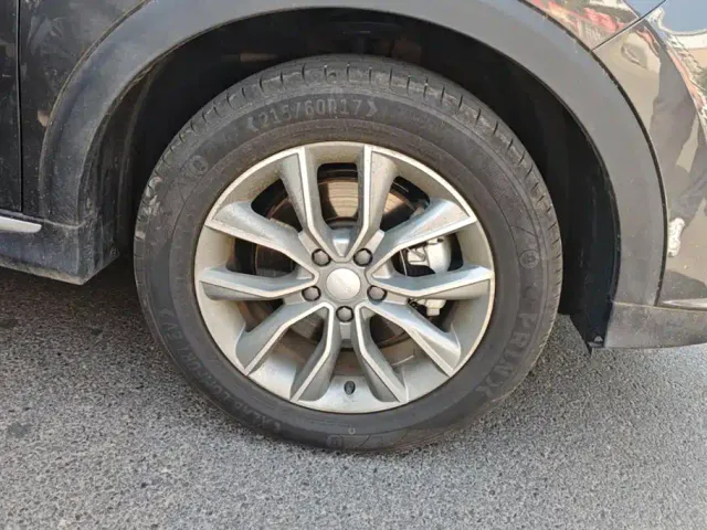 Roewe RX5 — Фото автомобиля 6