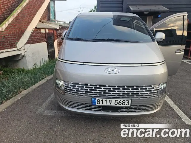 Фотография автомобиля — Hyundai Staria