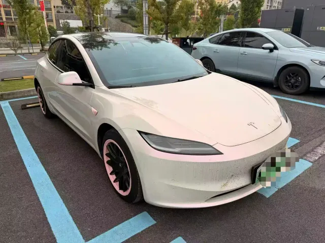 Tesla Model 3 — Фото автомобиля 2