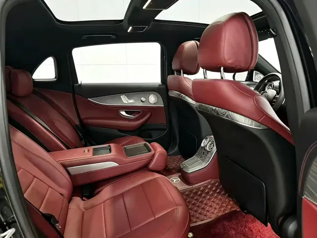 Mercedes-Benz E-Class — Фото автомобиля 8