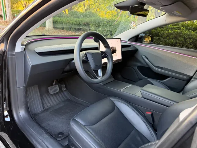Tesla Model 3 — Фото автомобиля 10