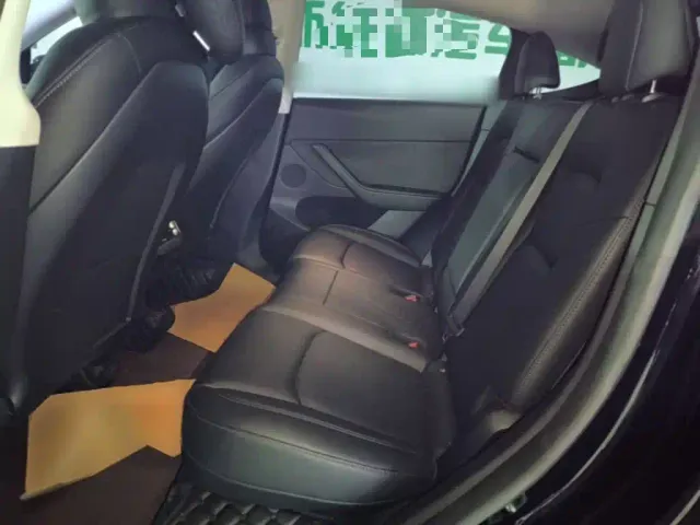 Tesla Model Y — Фото автомобиля 16