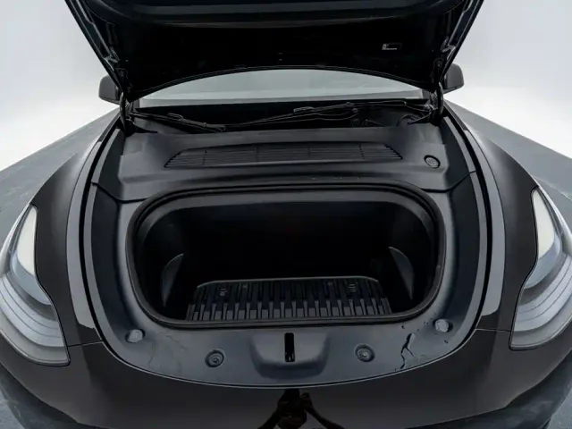Tesla Model Y — Фото автомобиля 21