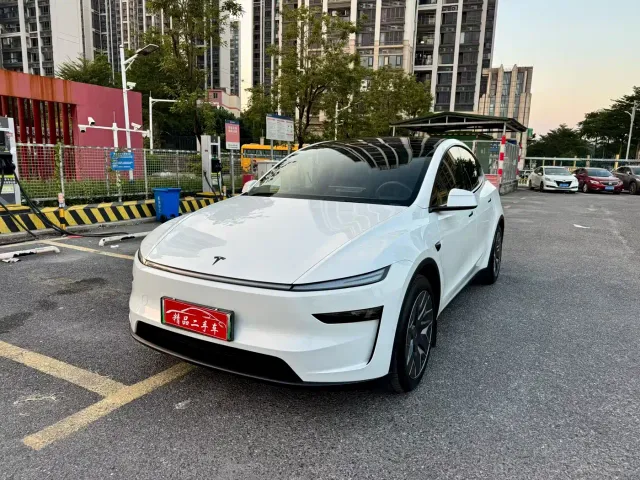 Фотография автомобиля — Tesla Model Y L