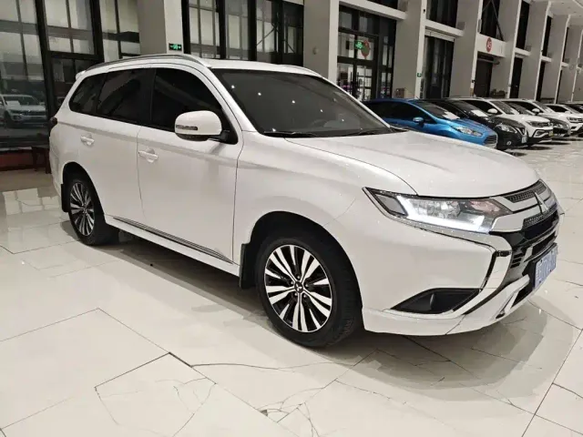 Mitsubishi Outlander — Фото автомобиля 3