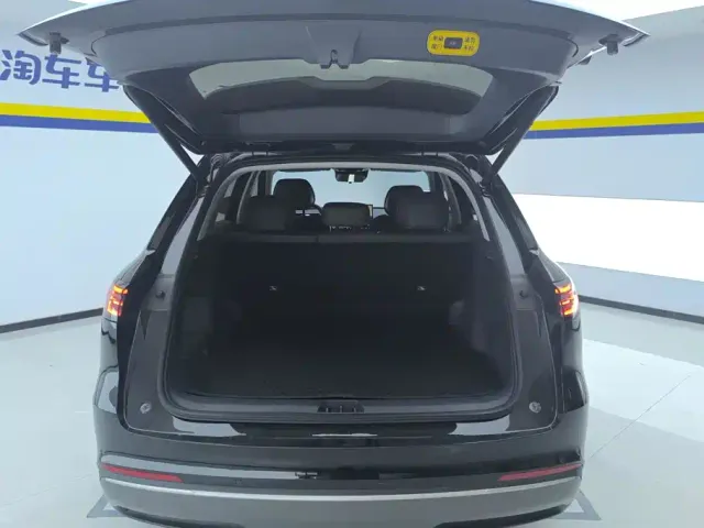 Geely Galaxy Starship 7 EM-i — Фото автомобиля 4