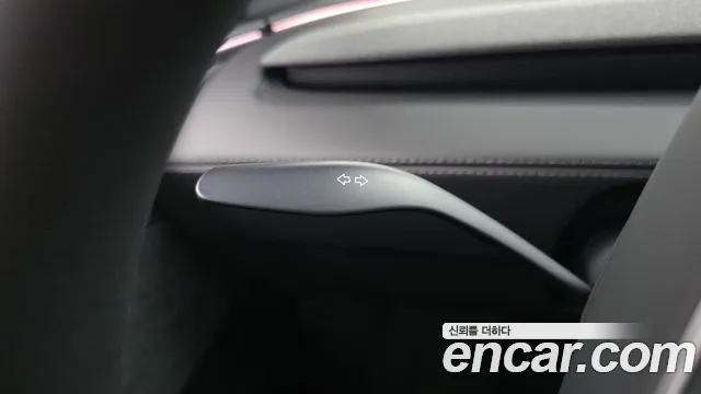 Tesla Model Y — Фото автомобиля 13