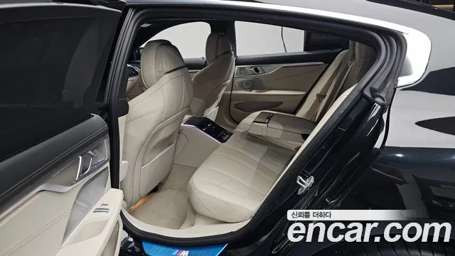 BMW 8 Series G15 — Фото автомобиля 12