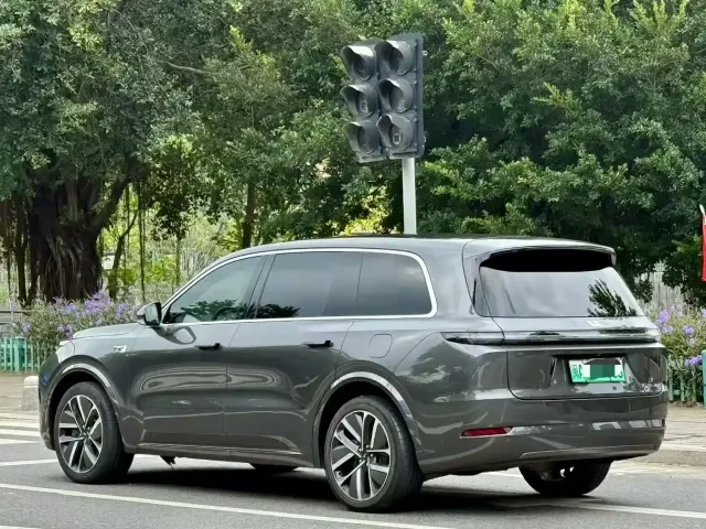Li Auto L9 — Фото автомобиля 3