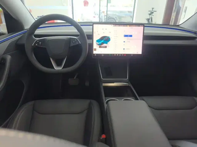 Tesla Model Y — Фото автомобиля 9