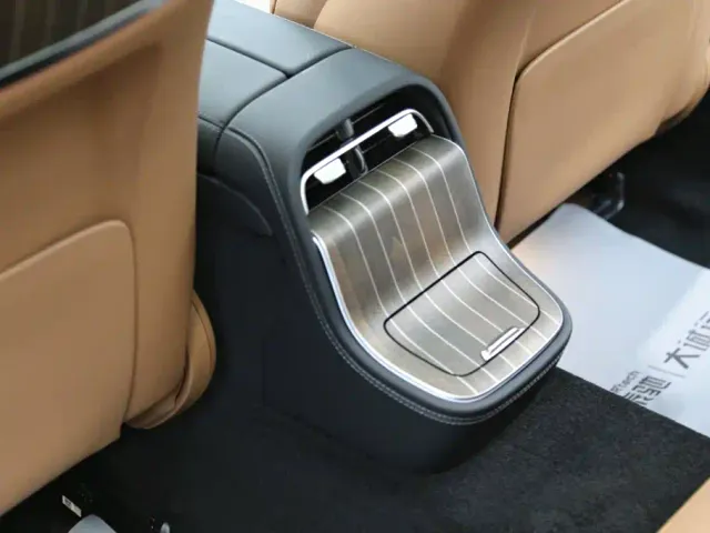 Mercedes-Benz E-Class — Фото автомобиля 24