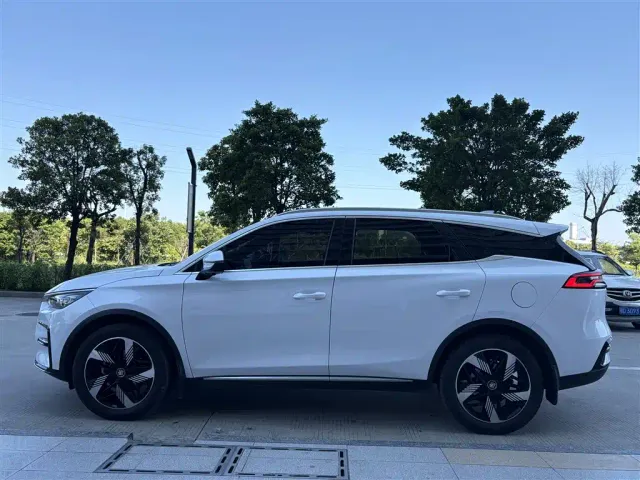 BYD Tang — Фото автомобиля 3