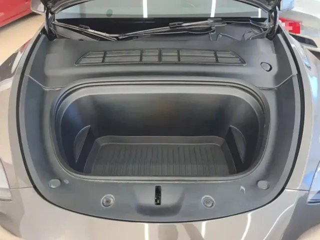 Tesla Model Y — Фото автомобиля 19
