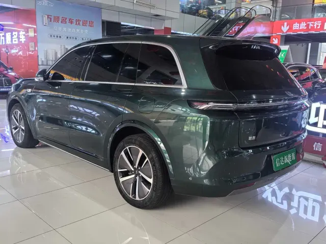 Li Auto L8 — Фото автомобиля 20