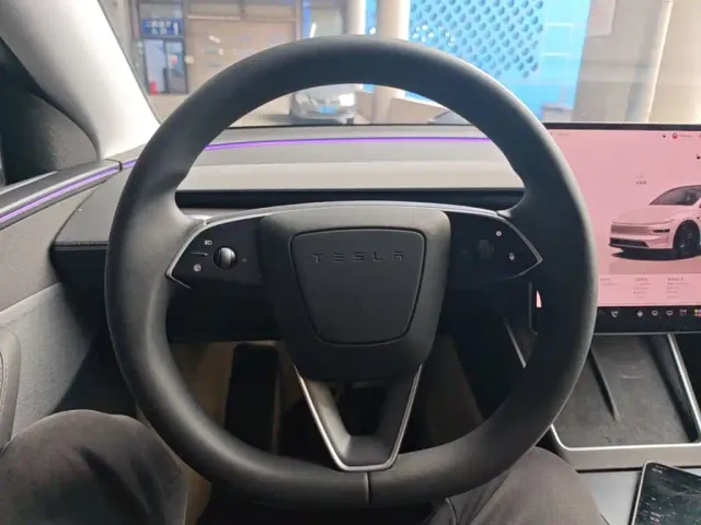 Tesla Model Y — Фото автомобиля 10