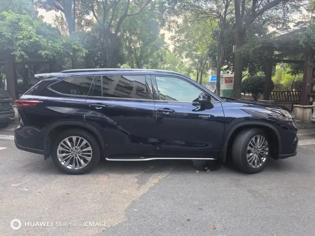 Toyota Highlander — Фото автомобиля 2