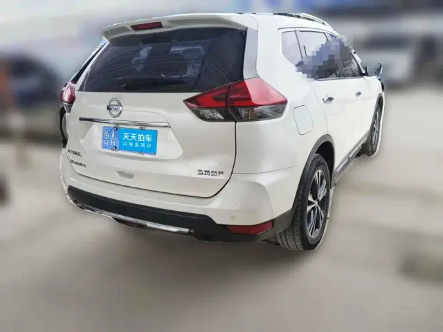 Nissan X-Trail — Фото автомобиля 2