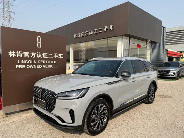 Фотография автомобиля — Lincoln Aviator