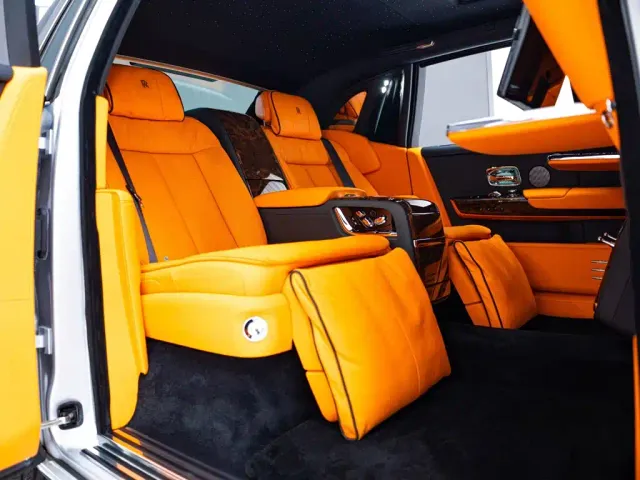 Rolls-Royce Phantom — Фото автомобиля 13