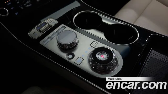 Genesis GV70 — Фото автомобиля 12