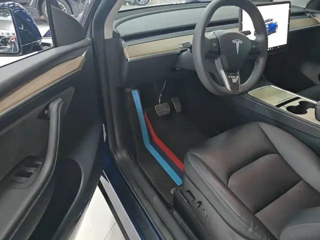 Tesla Model Y — Фото автомобиля 15