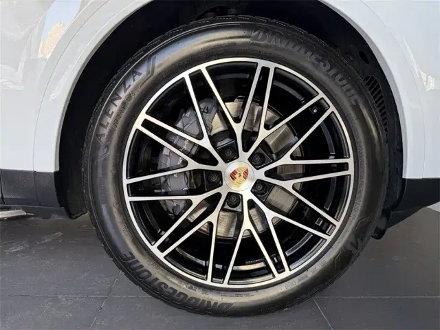Porsche Cayenne New Energy 2024 Cayenne E-Hybrid 2.0T — Фото автомобиля 13