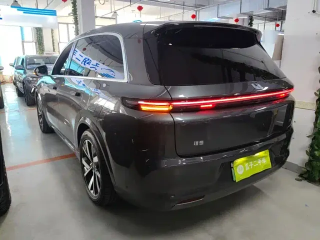 Li Auto L8 — Фото автомобиля 4