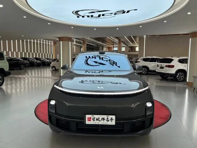 Li Auto L8 — Фото автомобиля 2