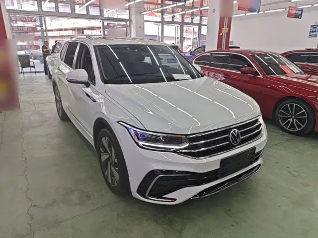 Volkswagen Tiguan L — Фото автомобиля 3