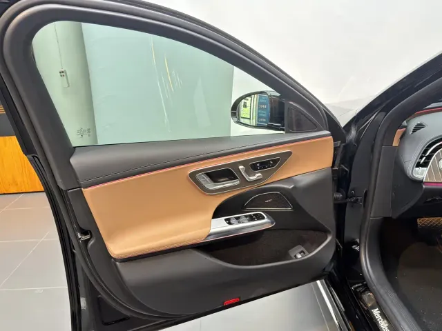 Mercedes-Benz E-Class — Фото автомобиля 11