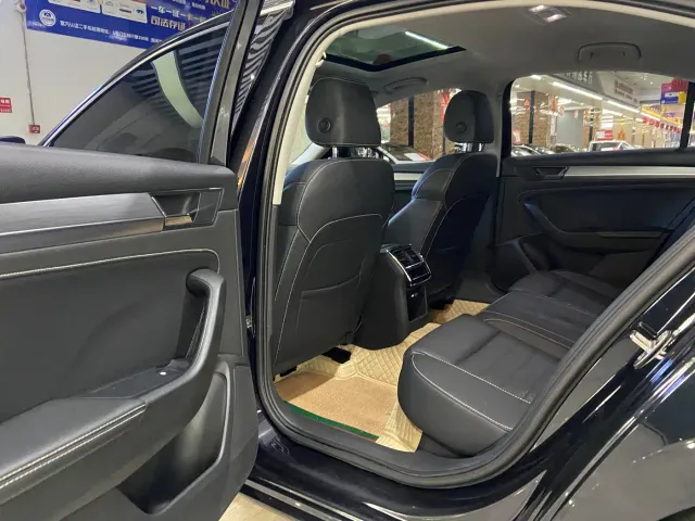 Skoda Superb — Фото автомобиля 8
