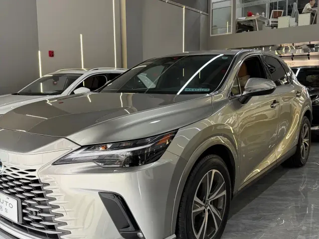 Lexus RX — Фото автомобиля 2
