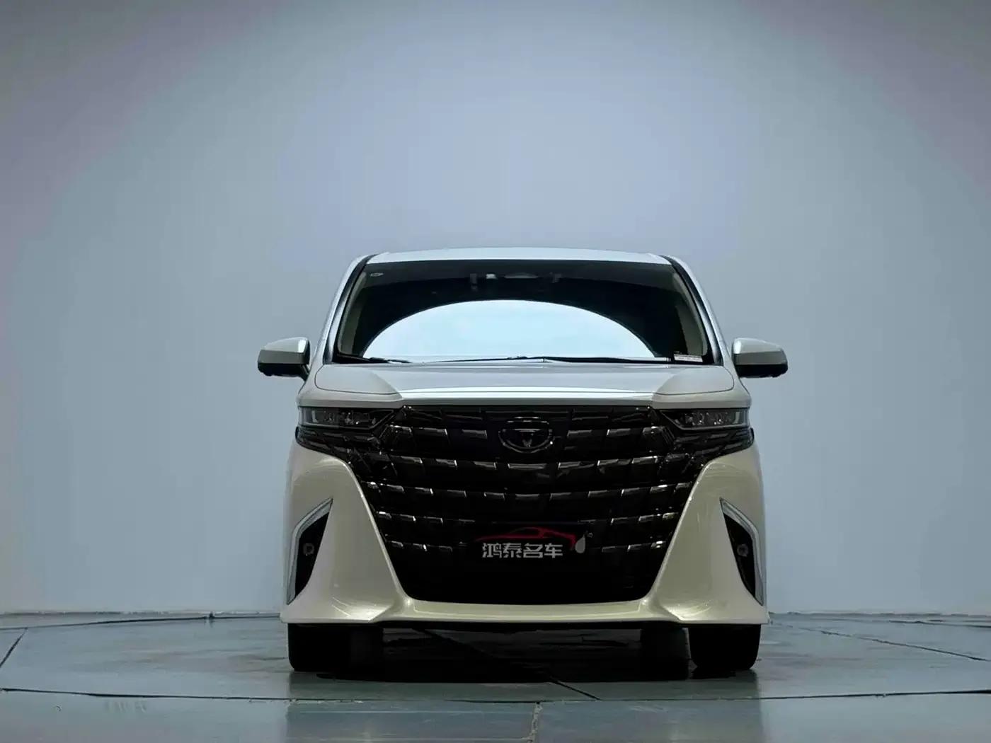 Toyota Alphard 2024 Hybrid 2.5L Ultimate Enjoyment Edition — Фото автомобиля 3