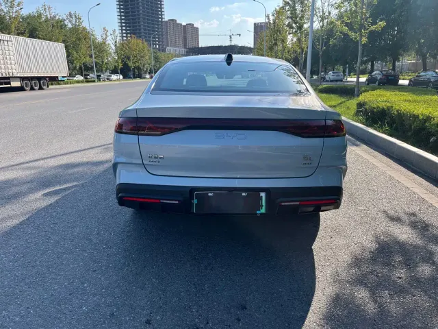 BYD Qin L — Фото автомобиля 18