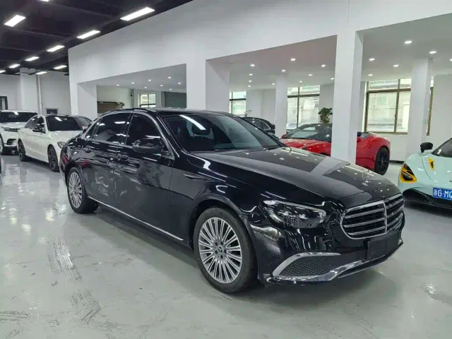 Mercedes-Benz E-Class — Фото автомобиля 3