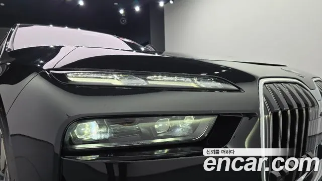 BMW i7 G70 — Фото автомобиля 7