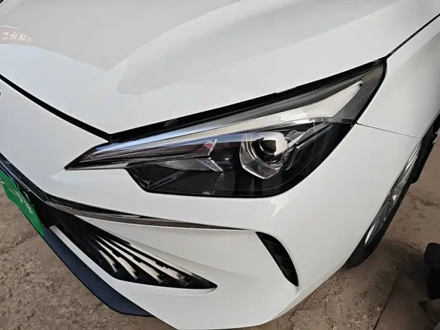 Roewe i5 — Фото автомобиля 23