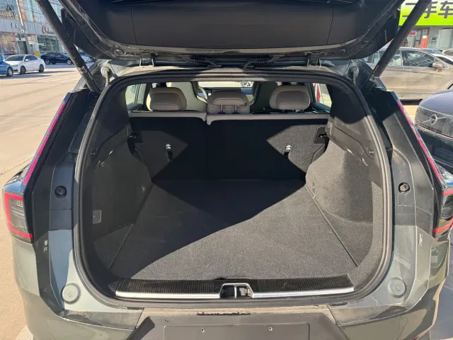 Volvo XC70 Plug-in Hybrid — Фото автомобиля 10