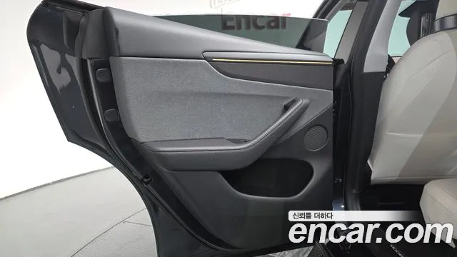 Tesla Model Y — Фото автомобиля 21