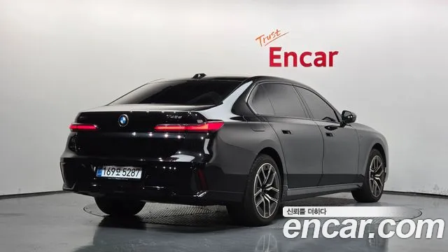 BMW 7 Series G70 — Фото автомобиля 2