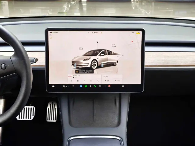 Tesla Model 3 — Фото автомобиля 22