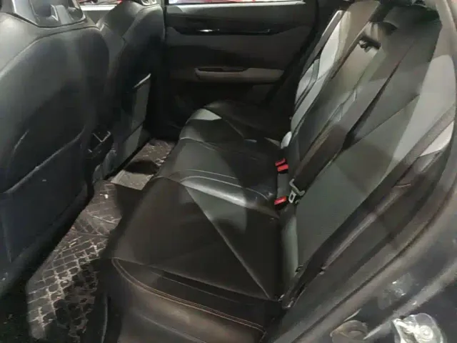 Changan Changan UNI-V 2022 1.5T Premium Model — Фото автомобиля 16