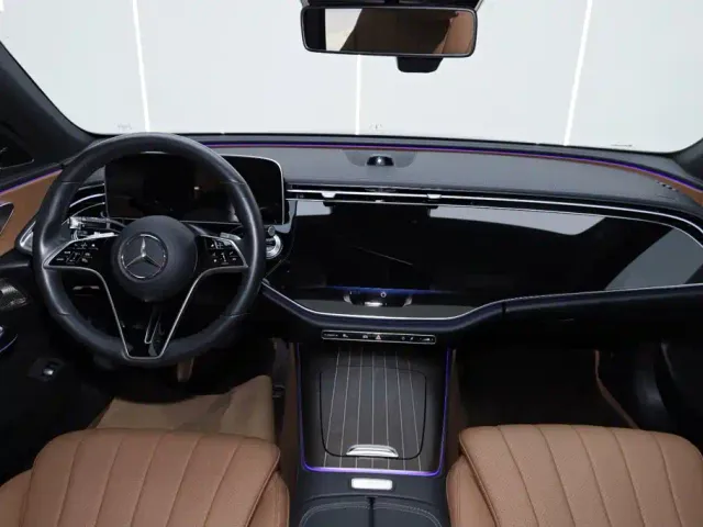 Mercedes-Benz E-Class — Фото автомобиля 25